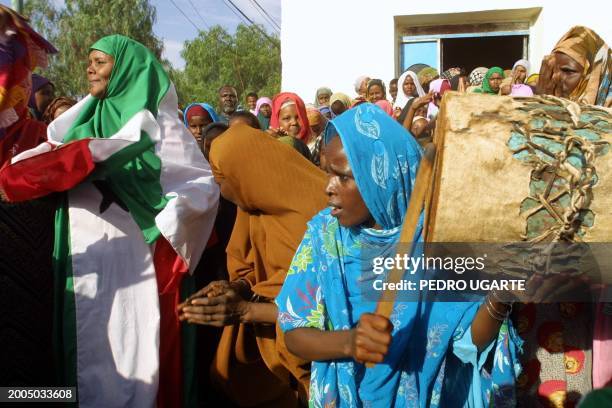 Muslim Somaliland's women, dressed in the Somaliland flag or playing drums, celebrate outside a polling station 30 May 2001, one day before the...