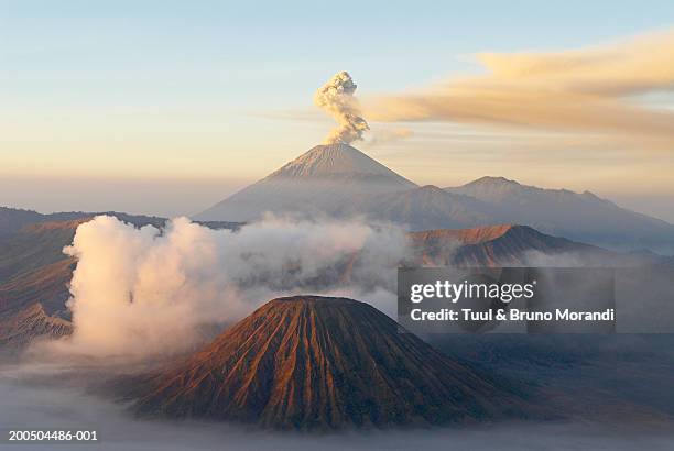 indonesia, java island, bromo (2392m) and semeru (3676m) volcanoes, elevated view - vulcano foto e immagini stock