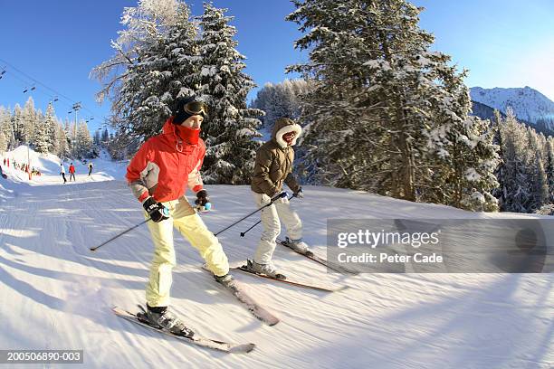 two teenagers (16-18) skiing, side view, (wide angle, blurred motion) - la plagne stockfoto's en -beelden