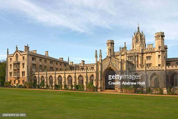 england, cambridge university, st john's college and lawns - cambridge stock-fotos und bilder
