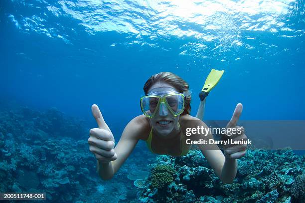 fiji, young woman snorkeling, giving thumbs up, underwater view - fiji photos et images de collection