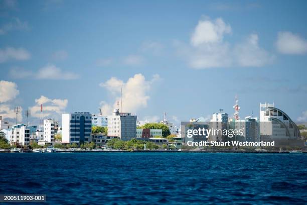 maldives, kaafu, male island, male, cityscape - male maldives stock-fotos und bilder