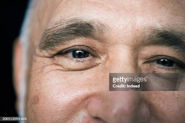 senior man, close-up of face, front view, portrait - männer portrait gesicht close up stock-fotos und bilder