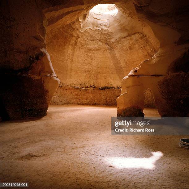 israel, bet guvrin, bell caves - grotta foto e immagini stock