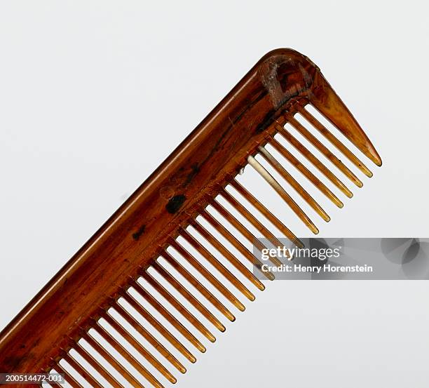 old worn comb with missing tooth, close up - kamm stock-fotos und bilder