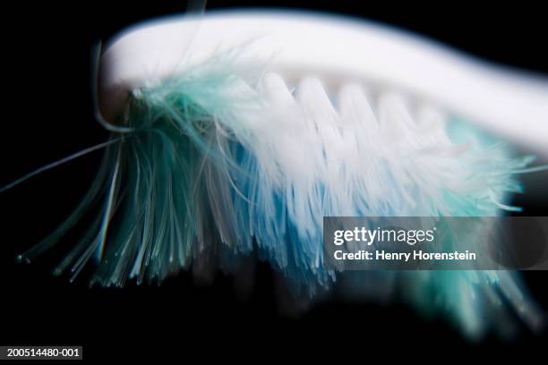 old toothbrush, close up of head - escova de dentes - fotografias e filmes do acervo