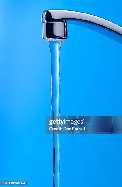 faucet with stream of water - wasser ressource stock-fotos und bilder