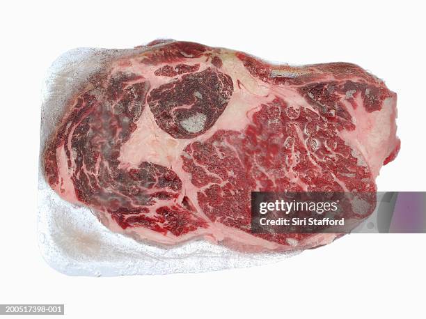 frozen cut of beef - comida congelada fotografías e imágenes de stock