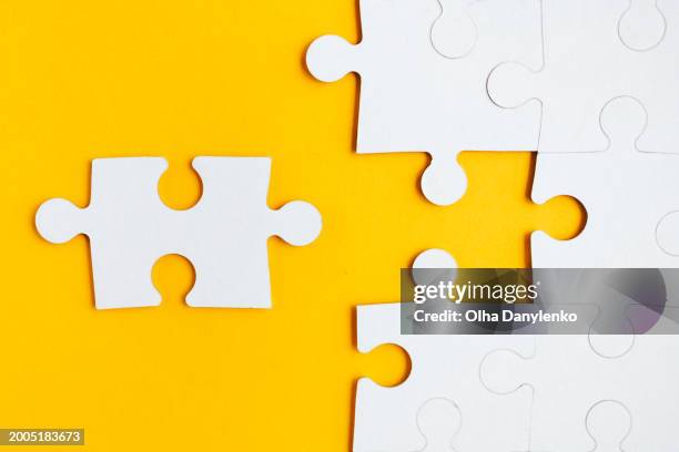 jigsaw puzzle pieces on yellow background. top view. close up - collegare i puntini foto e immagini stock