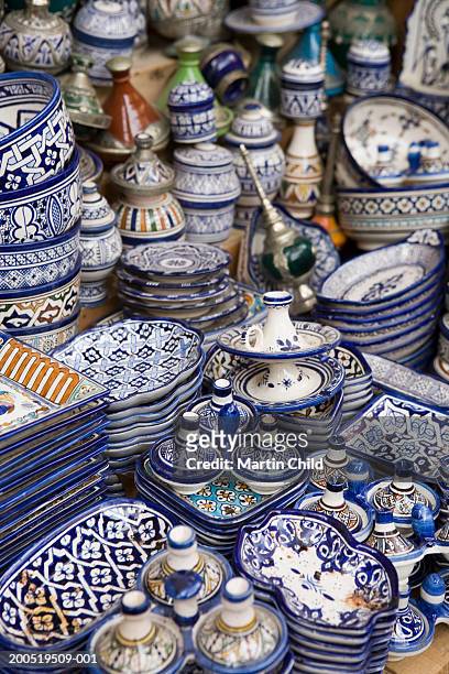 morrocco, fez, medina, blue and white decorated ceramics in market - ceramics fez stock-fotos und bilder