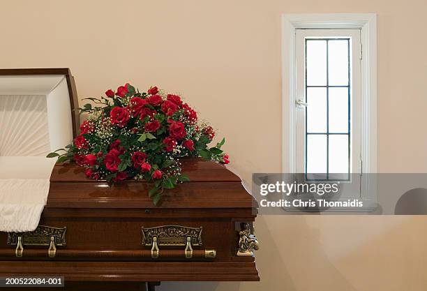 flower arrangements on top of open coffin - open casket fotografías e imágenes de stock