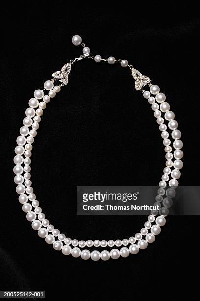 pearl necklace - collana foto e immagini stock