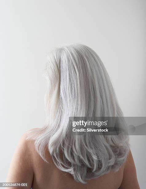 mature woman, rear view - grey hair stockfoto's en -beelden
