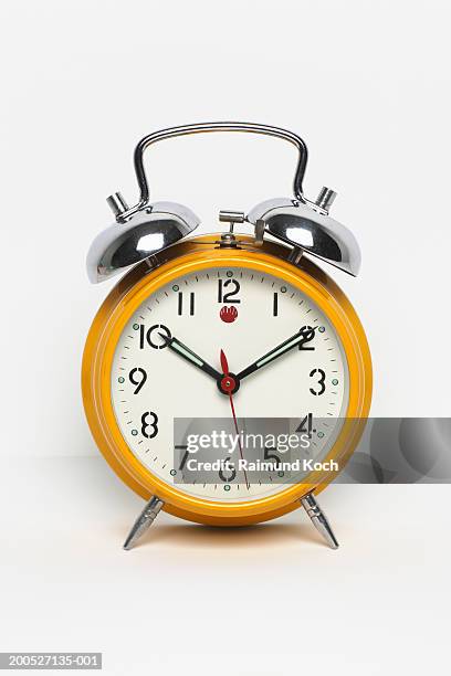 alarm clock, front view, studio shot - alarm stockfoto's en -beelden