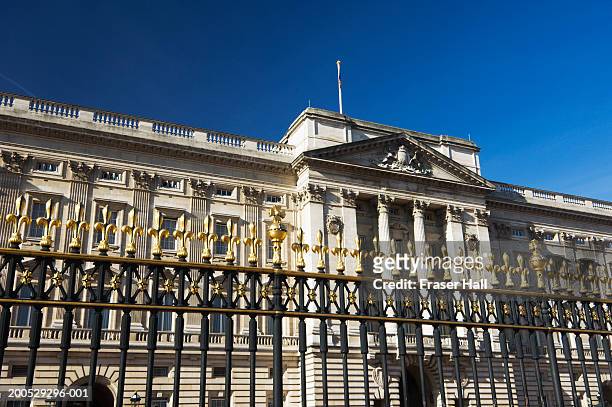 england, london, buckingham palace - buckingham palace stock pictures, royalty-free photos & images