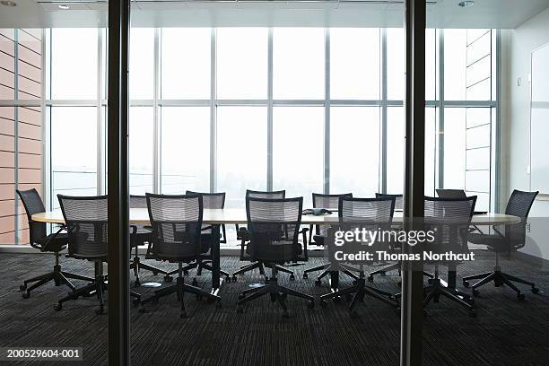 table and chairs in conference room, view through window - sala riunioni foto e immagini stock