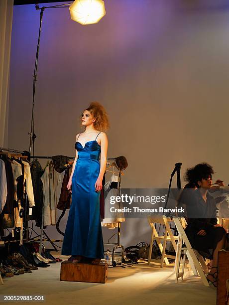 Backstage Modèle Fashion Show Backstage Photos and Premium High Res Pictures - Getty Images