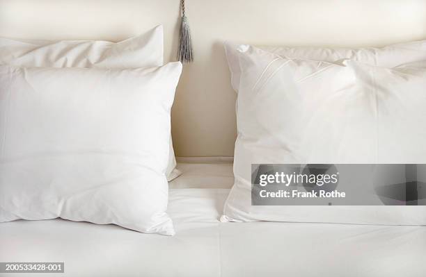 white pillows on bed - travesseiro imagens e fotografias de stock