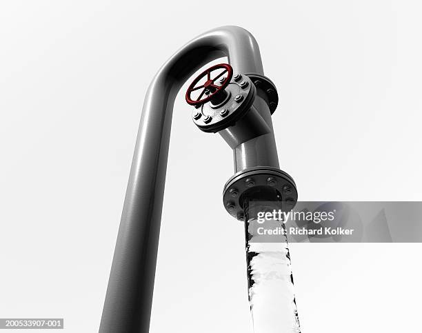 stockillustraties, clipart, cartoons en iconen met water pouring from pipe (digitally generated) - gegoten