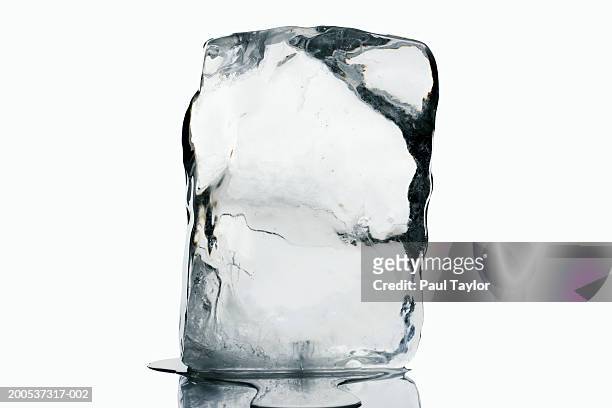 block of ice - ghiaccio foto e immagini stock