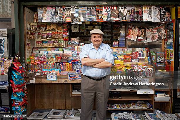 news and magazine kiosk operator in front of stand, portrait - 攤位 個照片及圖片檔