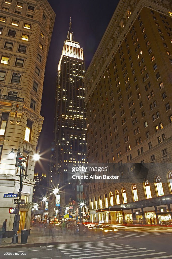 USA, New York, Empire State Building, view from 6th Avenue