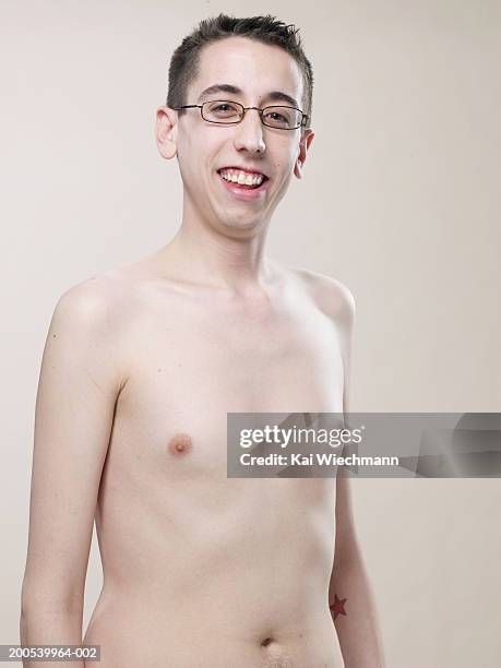 barechested man wearing glasses, smiling - skinny stock-fotos und bilder