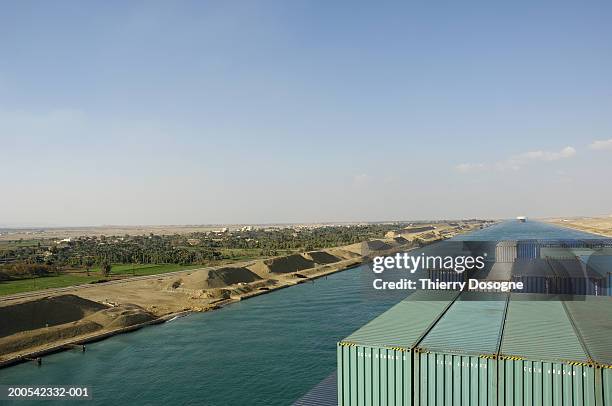 egypt, suez canal, view from ship - suezkanaal stockfoto's en -beelden