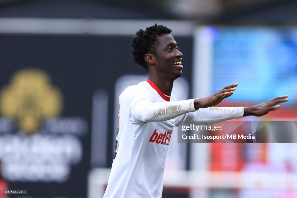 Mahamadou Doumbia of Antwerp celebrate after winning the game... News