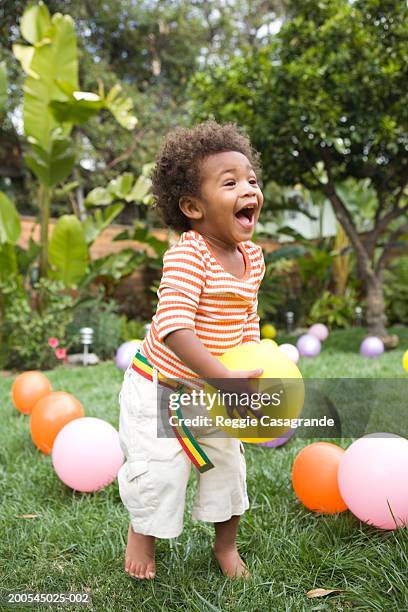 toddler boy (21-24 months) playing with balloons in yard - african american children playing fotografías e imágenes de stock