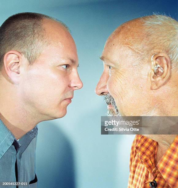 "father and son face to face, close-up" - diverbio foto e immagini stock