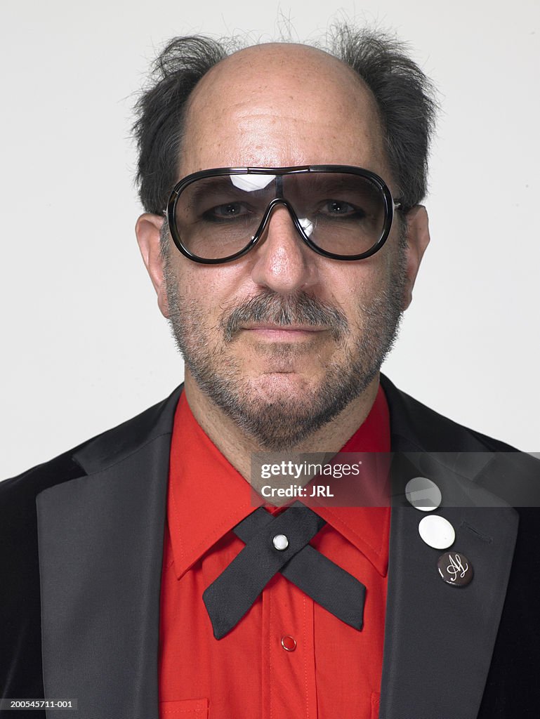 Man wearing sunglasses, portrait, close-up