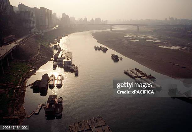 ships floating on yangtze river, chong qing, china elevated view - chang stock-fotos und bilder