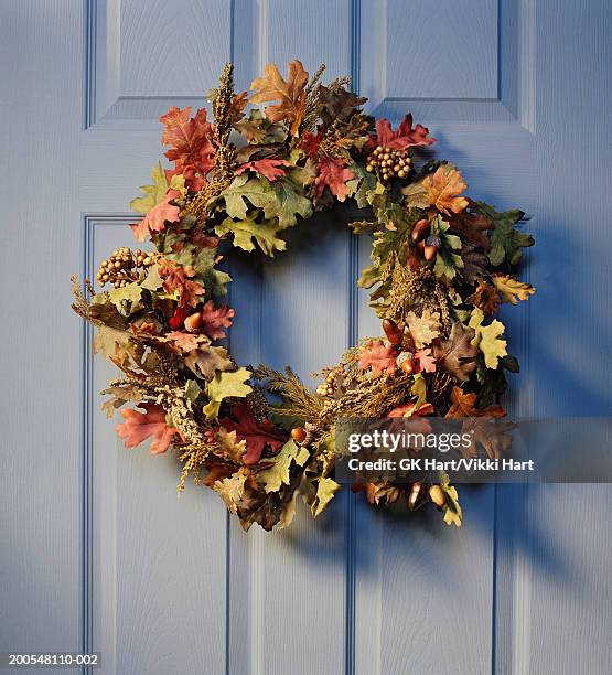 christmas wreath hanging on front door, close-up - flower garland stock pictures, royalty-free photos & images