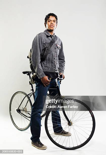 man standing with bike, portrait - bike white background stockfoto's en -beelden