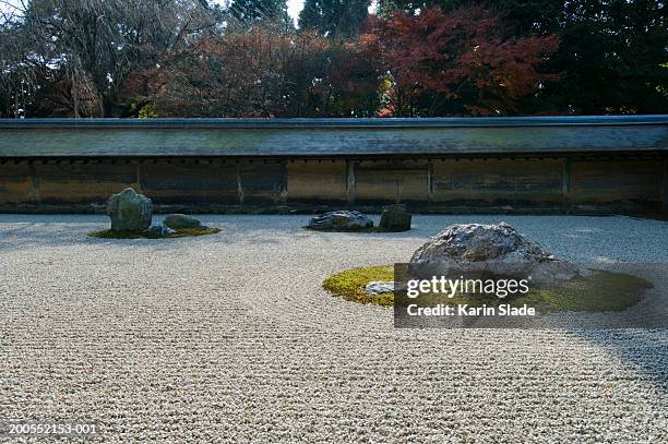 ryonaji zen temple - 石庭 ストックフォトと画像