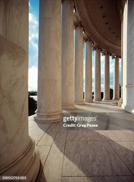 columns in jefferson memorial - jeffersonmonumentet bildbanksfoton och bilder