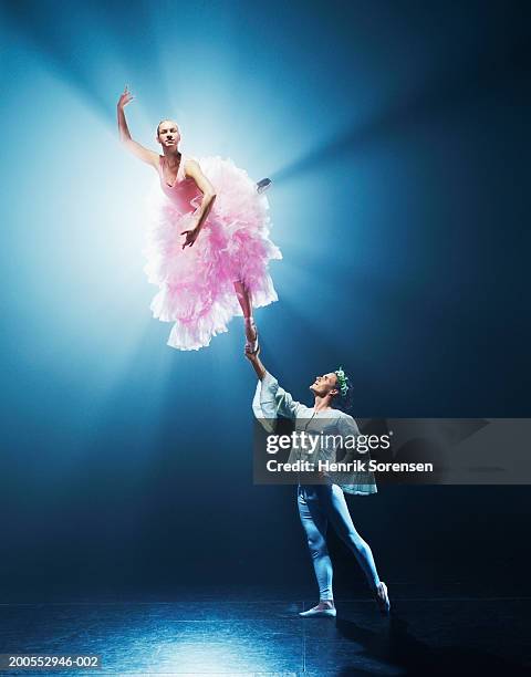 male ballet dancer holding up female ballet dancer - male dancer blonde stock-fotos und bilder