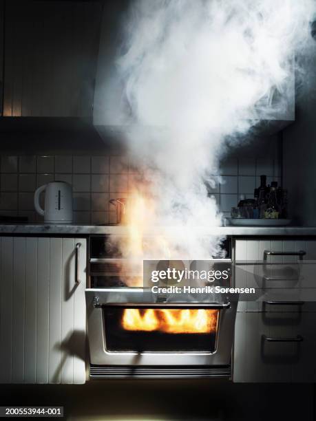 smoke coming out from oven - brandde stockfoto's en -beelden