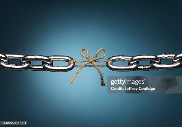 chain linked together with string, close-up - a chain is as strong as its weakest link foto e immagini stock