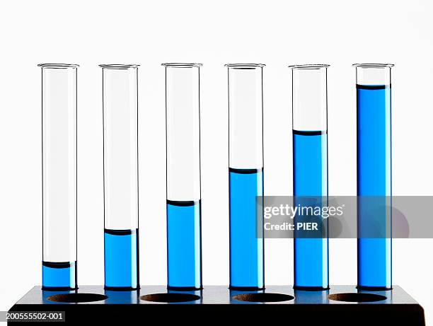 rack of test tubes, close-up - prateleira de tubos de ensaio imagens e fotografias de stock