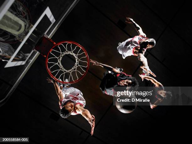 basketball player dunking ball over opponents, overhead view - atirar ao cesto imagens e fotografias de stock