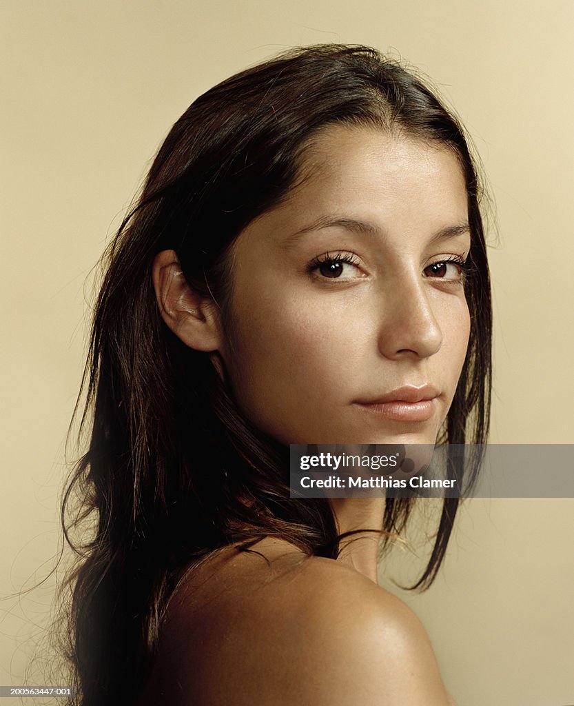 Young woman looking over shoulder, portrait, close-up
