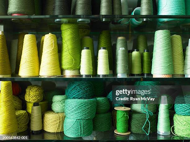 spools of thread and balls of wool, close-up - textiel stockfoto's en -beelden