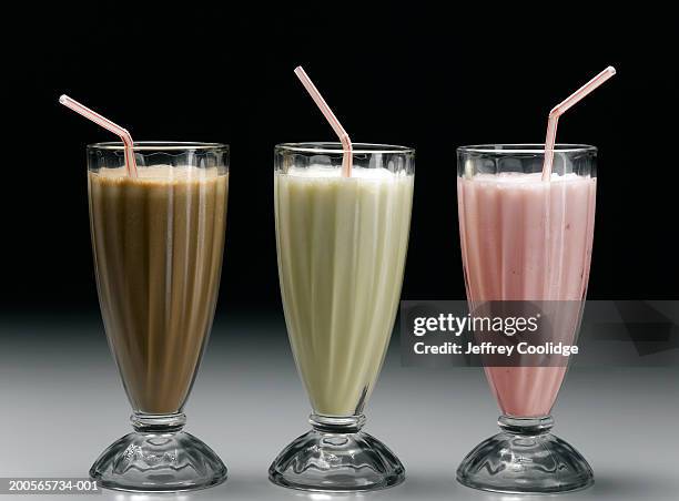 vanilla milkshake, strawberry milkshake and chocolate milkshake - batido de fresa fotografías e imágenes de stock