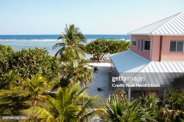 house on beach front - casa al mare foto e immagini stock