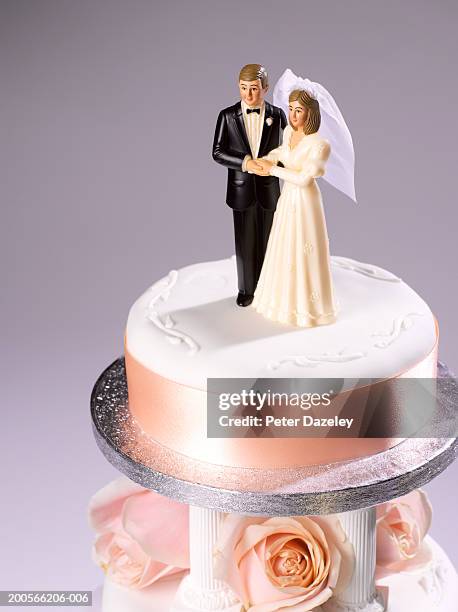 bride and groom figurines on wedding cake - wedding cake stock pictures, royalty-free photos & images