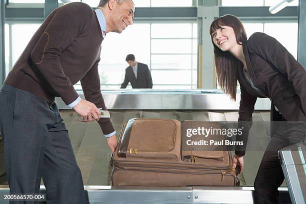 People Loading Luggage 3,211 Luggage Lift Stock Photos, High-Res Pictures, and Images - Getty ...
