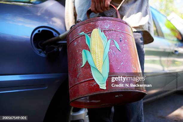 man filling car with ethanol - éthanol photos et images de collection