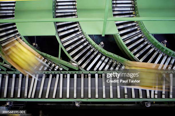 boxes on conveyor belt, elevated view - conveyer belt fotografías e imágenes de stock